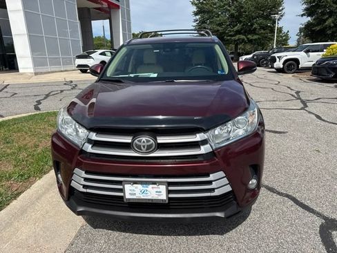 Used 2019 Toyota Highlander XLE AWD/4WD image 4