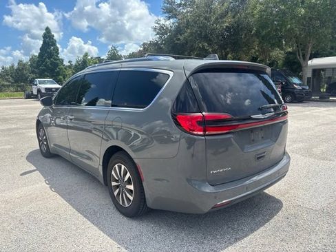 Used 2021 Chrysler Pacifica Touring-L FWD image 7