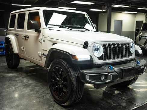 Used 2024 Jeep Wrangler Sahara image 5