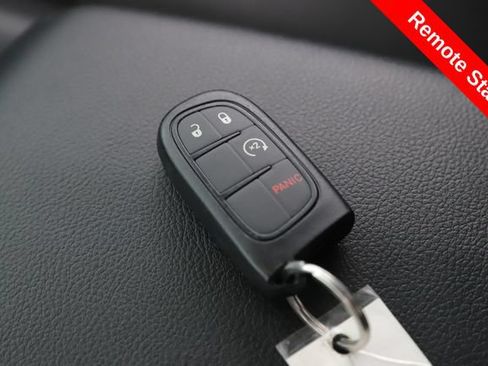 Used 2016 RAM 2500 Laramie AWD/4WD image 3