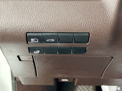 Used 2020 Lexus RX 350L Premium w/ Premium Package image 10