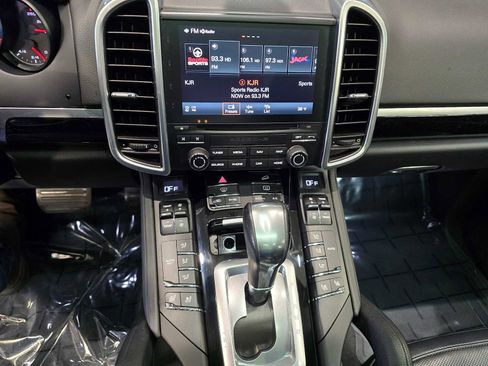 Used 2017 Porsche Cayenne image 13