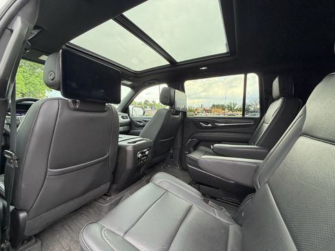 Used 2021 GMC Yukon XL Denali w/ Denali Premium Package AWD/4WD image 8