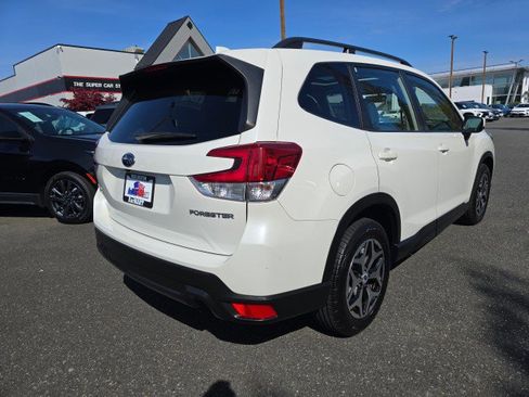 Used 2019 Subaru Forester Premium AWD/4WD image 3