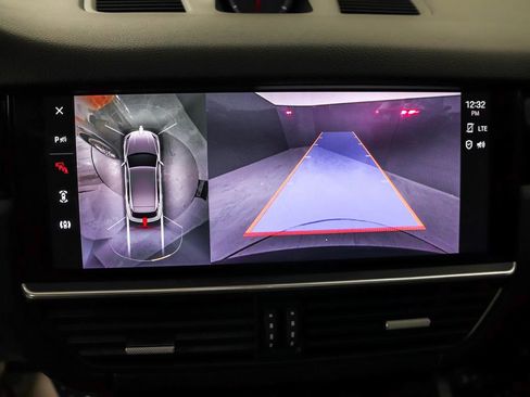 Used 2022 Porsche Cayenne Platinum Edition image 7