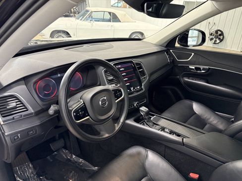 Used 2020 Volvo XC90 T5 Momentum image 9