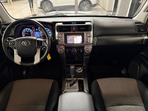 Used 2017 Toyota 4Runner SR5 AWD/4WD image 19