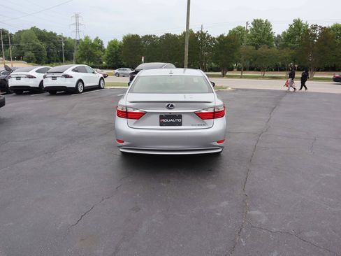 Used 2013 Lexus ES 300h w/ Luxury Pkg FWD image 9