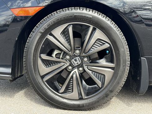 Used 2018 Honda Civic EX image 9