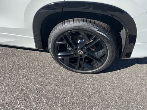 New 2026 Volkswagen Tiguan SE R-Line image 18