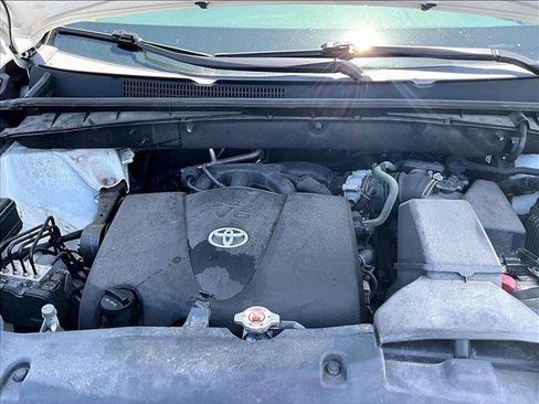 Used 2019 Toyota Highlander XLE FWD image 11