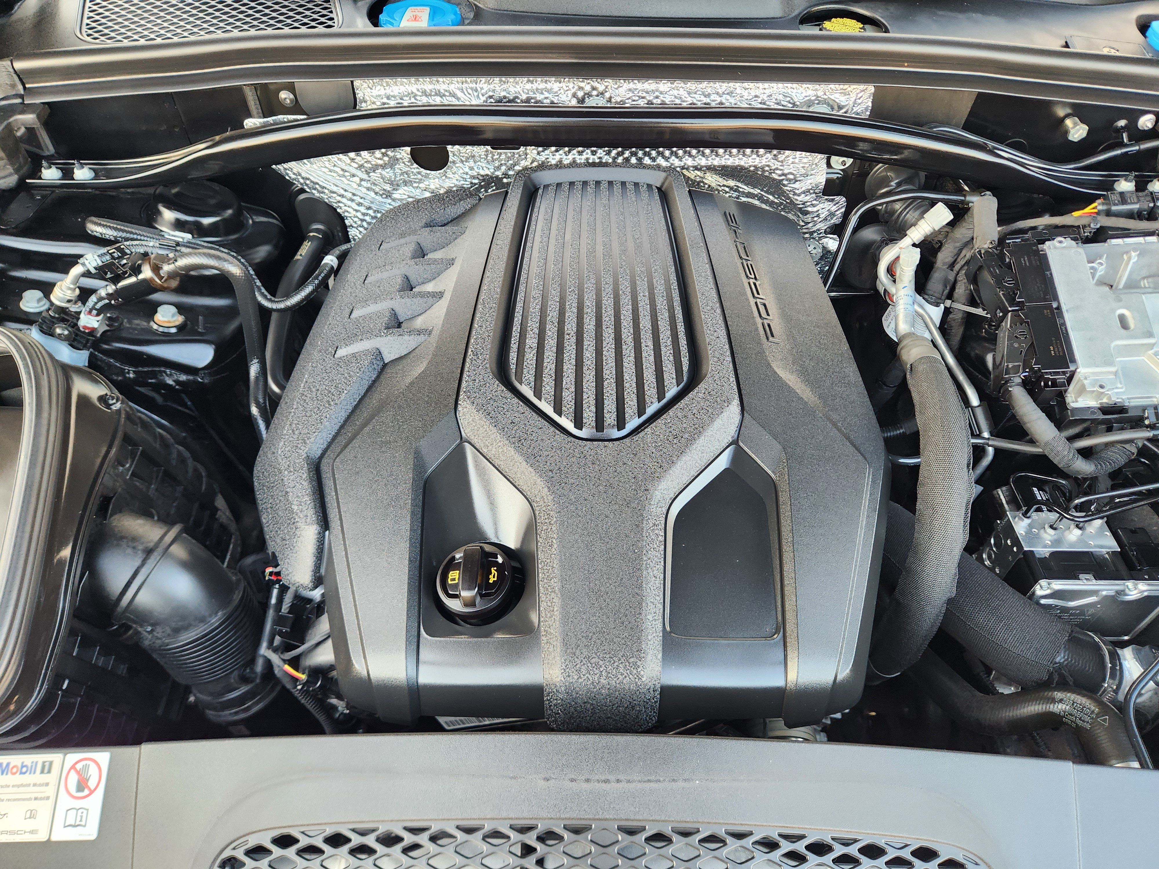 Used 2024 Porsche Macan AWD/4WD image 26