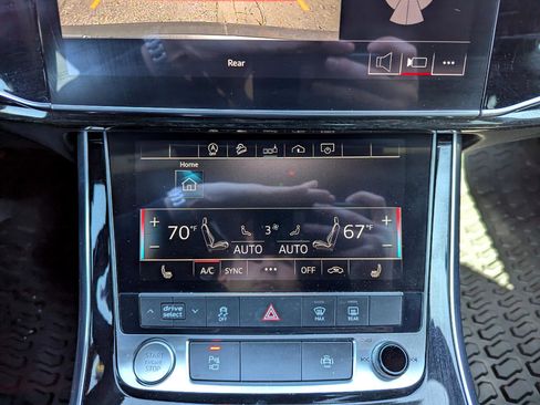 Used 2019 Audi Q8 Premium image 23