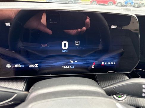 Used 2025 Chevrolet Equinox LT w/ Safety and Technology Package AWD/4WD image 19