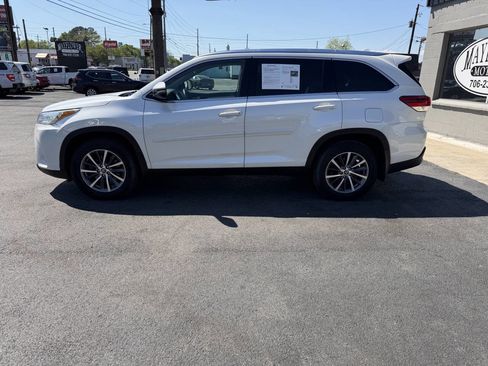Used 2019 Toyota Highlander XLE w/ Protection Package #3 AWD/4WD image 4