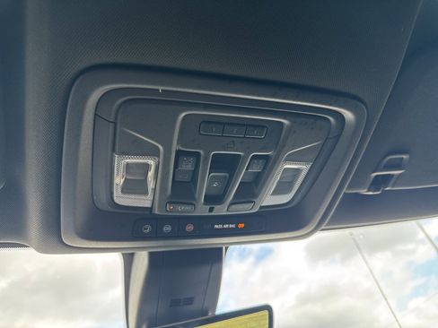 Used 2019 Chevrolet Silverado 1500 High Country w/ Technology Package image 15