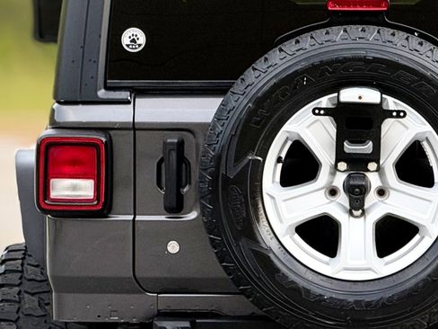 Used 2020 Jeep Wrangler Sport image 16