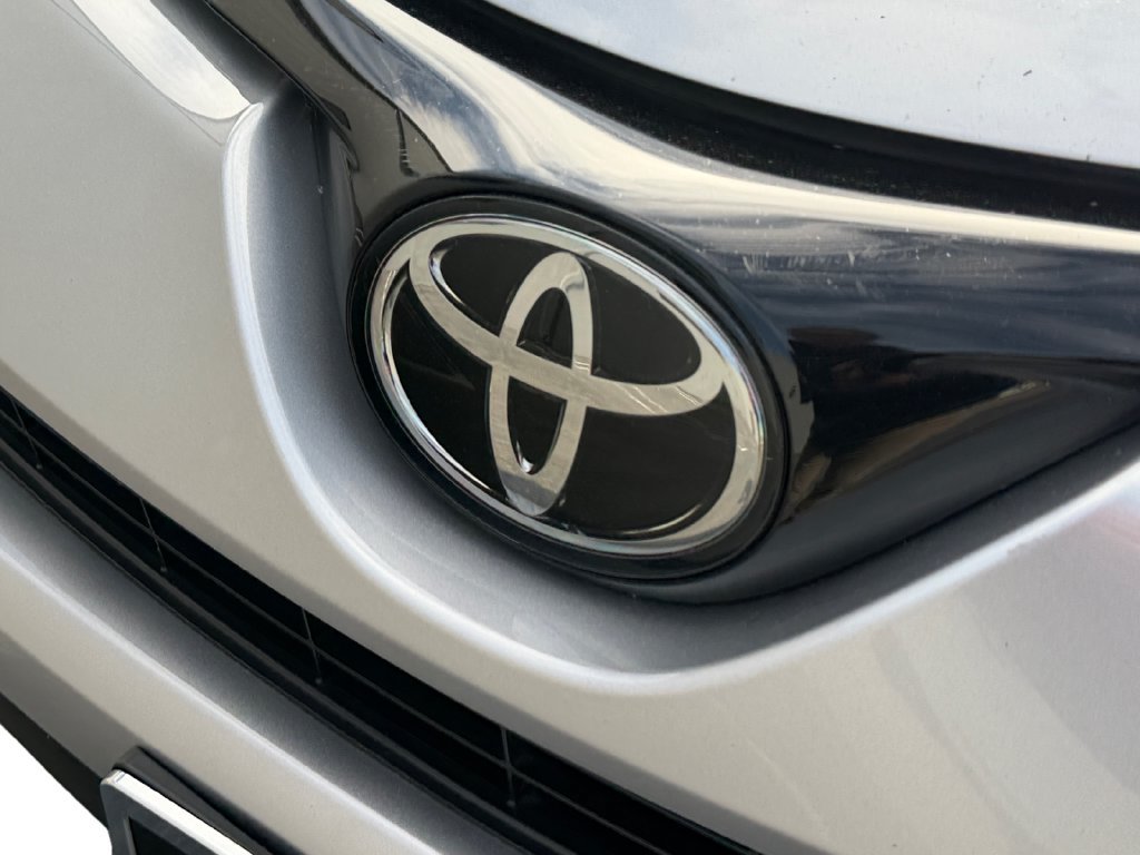 Used 2018 Toyota RAV4 XLE AWD/4WD image 32