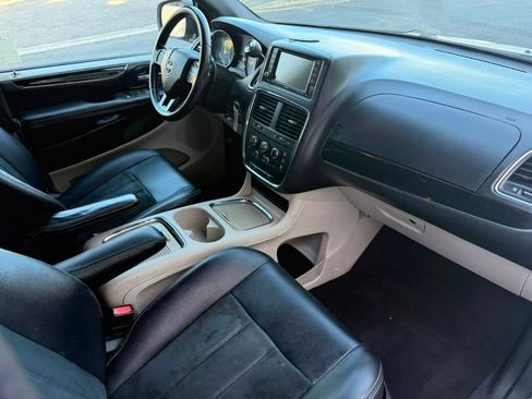 Used 2017 Dodge Grand Caravan SXT FWD image 14