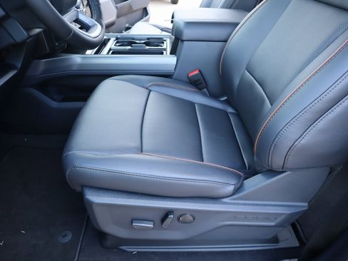 New 2026 Ford F250 Lariat w/ Black Appearance Package image 13