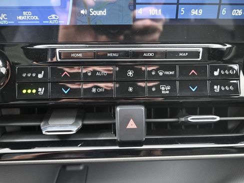 Used 2021 Toyota Highlander Limited image 21