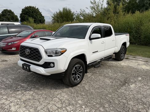 Used 2020 Toyota Tacoma TRD Sport AWD/4WD image 5