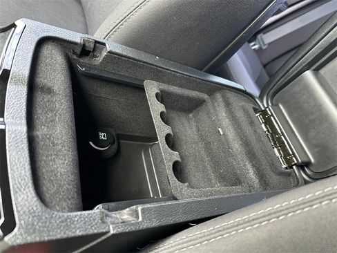 Used 2018 Dodge Charger SXT w/ Blacktop Package image 16