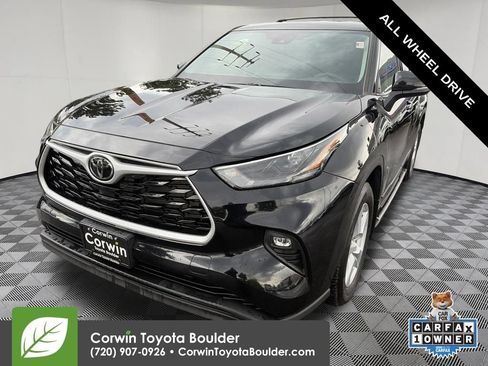 Used 2022 Toyota Highlander LE AWD/4WD image 3