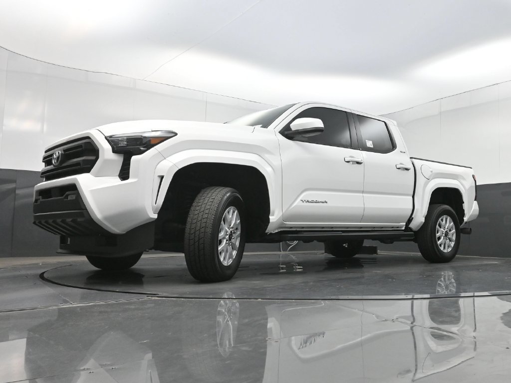 Used 2024 Toyota Tacoma SR5 AWD/4WD image 26