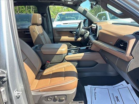 Certified 2025 Chevrolet Tahoe High Country w/ Sun And Tow Package AWD/4WD image 22