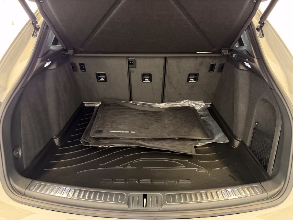 Certified 2026 Porsche Macan AWD/4WD image 29