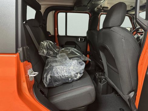 Used 2023 Jeep Gladiator Rubicon w/ Cold Weather Group image 4