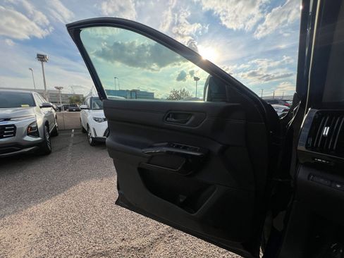 Used 2025 Nissan Pathfinder SV image 20