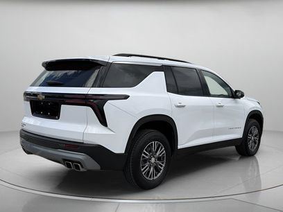 Used 2025 Chevrolet Traverse LT