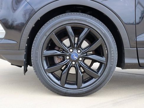 Used 2018 Ford Escape SE w/ SE Sport Appearance Package image 9