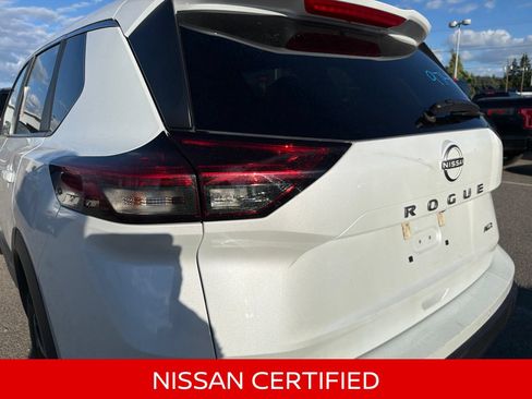 Certified 2025 Nissan Rogue SV AWD/4WD image 10