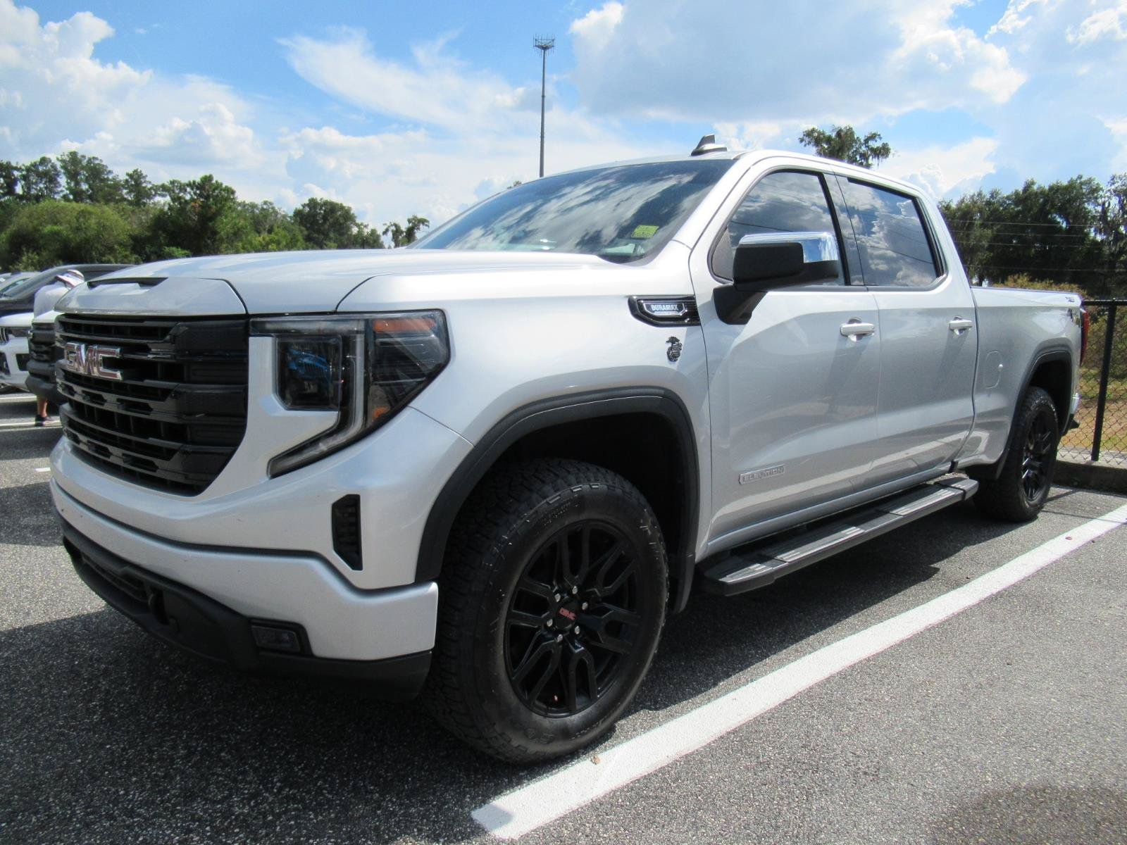 Used 2022 GMC Sierra 1500 Elevation w/ Preferred Package AWD/4WD image 2