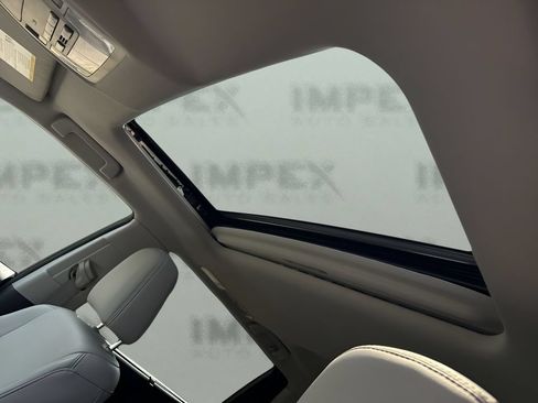 Used 2016 Toyota Highlander XLE AWD/4WD image 11