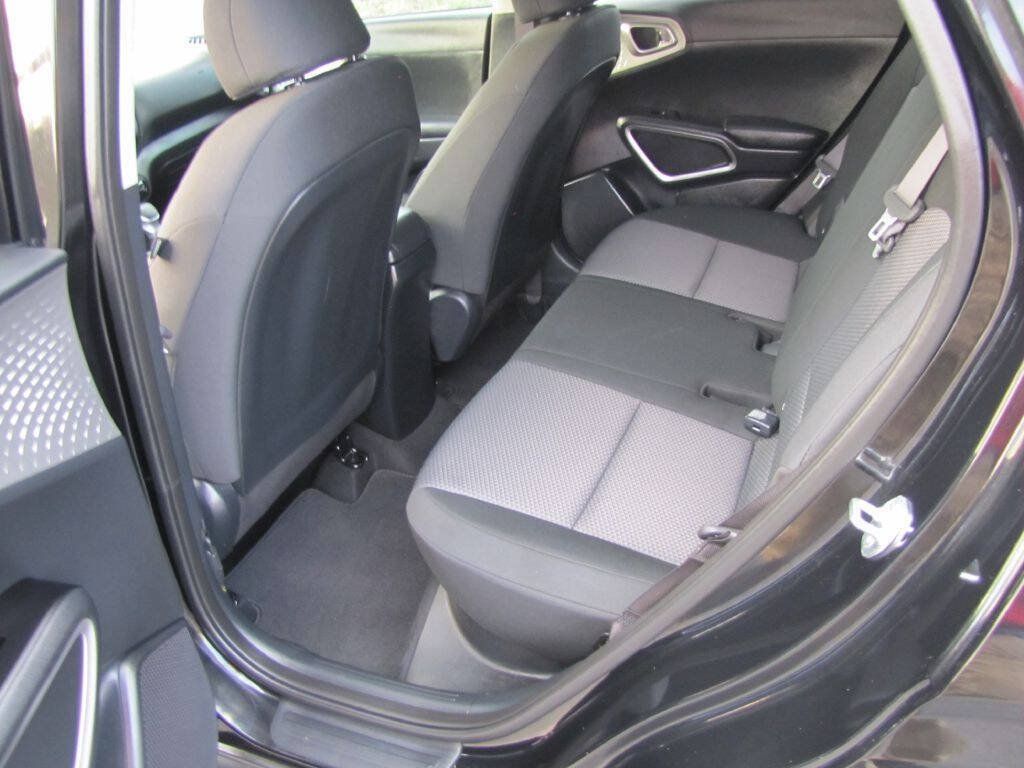 Used 2024 Kia Soul LX w/ Option Group 015 FWD image 18