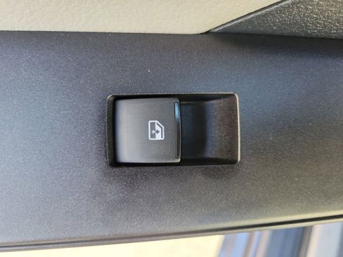 Used 2016 Toyota Camry XLE image 15