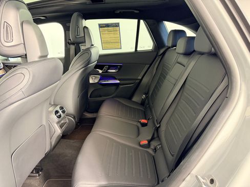 Used 2025 Mercedes-Benz GLC 300 4MATIC image 13