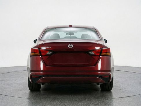 Used 2025 Nissan Altima 2.5 SV FWD image 7