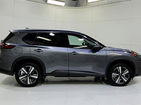 Certified 2026 Nissan Rogue SL FWD image 9