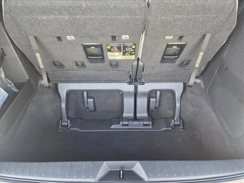 Used 2025 Toyota Sienna XLE image 6