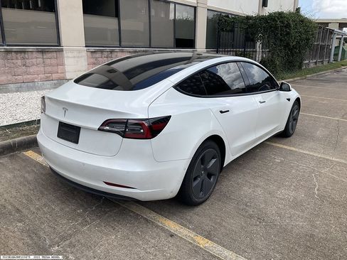 Used 2022 Tesla Model 3 Standard Range RWD image 4