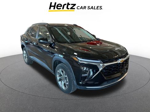 Used 2025 Chevrolet Trax LT w/ LT Convenience Package image 1