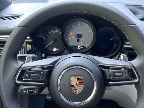 Certified 2025 Porsche Macan S image 18