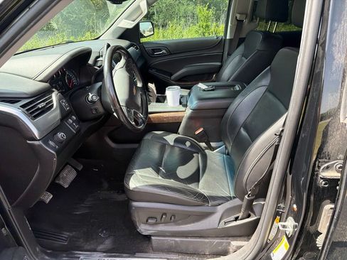 Used 2018 Chevrolet Tahoe LT w/ Luxury Package RWD image 6