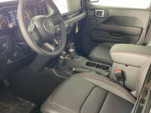 New 2025 Jeep Gladiator Rubicon image 12