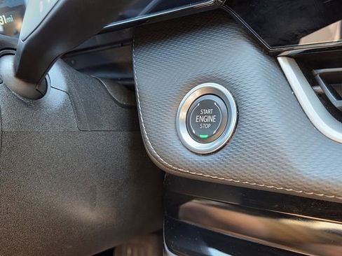 Used 2025 Chevrolet Equinox LT image 32